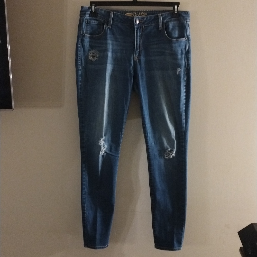 Old Navy Rockstar EUC size 12 distressed skinny jeans